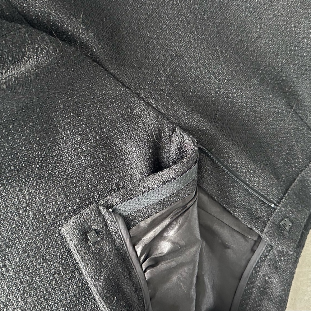 CHANEL Elegant Black Men's Shorts - Picture 8 of 8